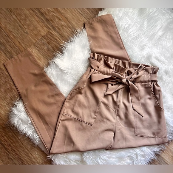 Simplee beige paper bag waist pants w/ tie - Picture 4 of 9